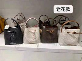 Picture of Michael Kors Lady Handbags _SKUfw106633596fw